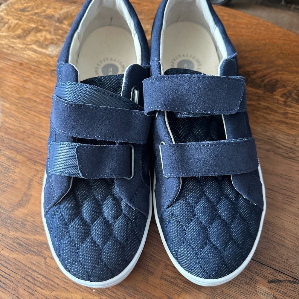 REVITALIGN Navy and Cream Footwear